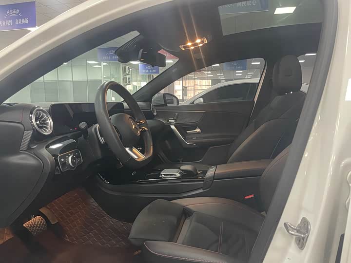 Zdjęcie 8 - Mercedes-Benz A-Class