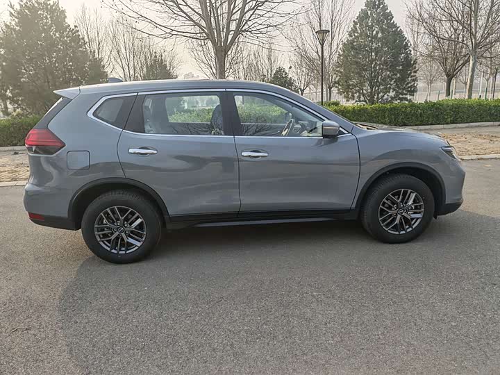 Nissan X-Trail 2025 2025款 荣誉 2.0L 两驱领先版