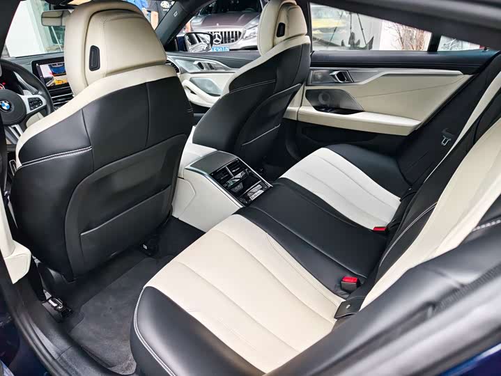 BMW 8 Series 2022 2022款 840i xDrive 四门轿跑车 M运动套装