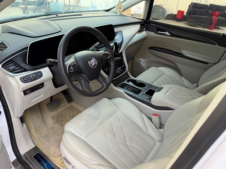 Photo 4 - Buick GL8 ES