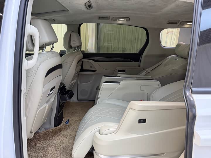 Photo 5 - Buick GL8 ES