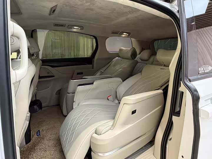 Photo 6 - Buick GL8 ES