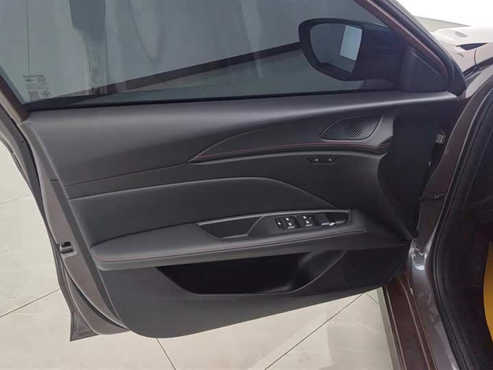 MG Motor 5 2025 2025款 300TGI 全球旗舰版