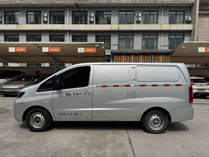 JAC Refine M3 2021 2021款 PLUS 1.8L 2座穿梭版