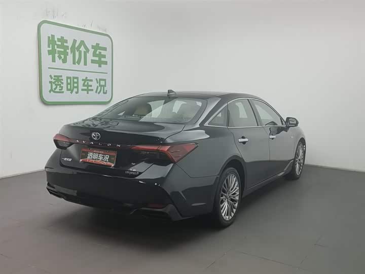 Photo 2 - Toyota Avalon