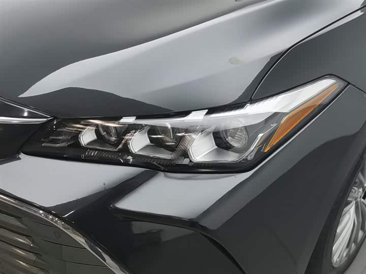Photo 7 - Toyota Avalon