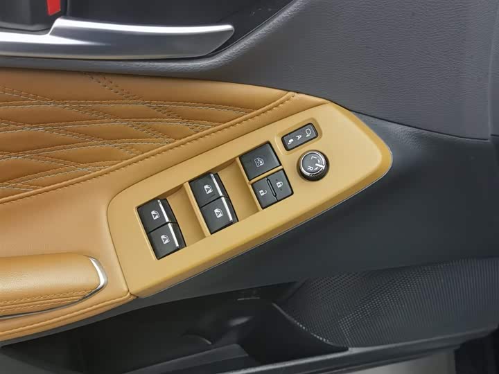 Photo 9 - Toyota Avalon