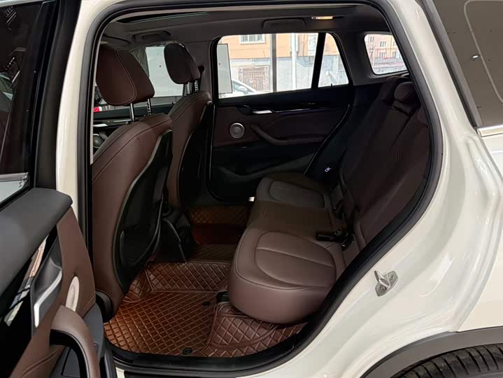 Фото 9 - BMW X1