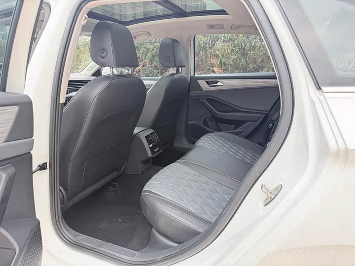Фото 6 - Volkswagen Sagitar L