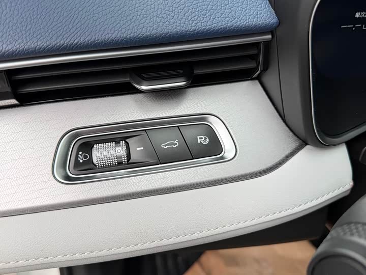 Zdjęcie 8 - Geely Preface