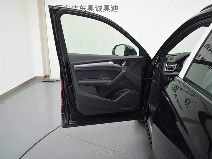 Фото 6 - Audi Q5L