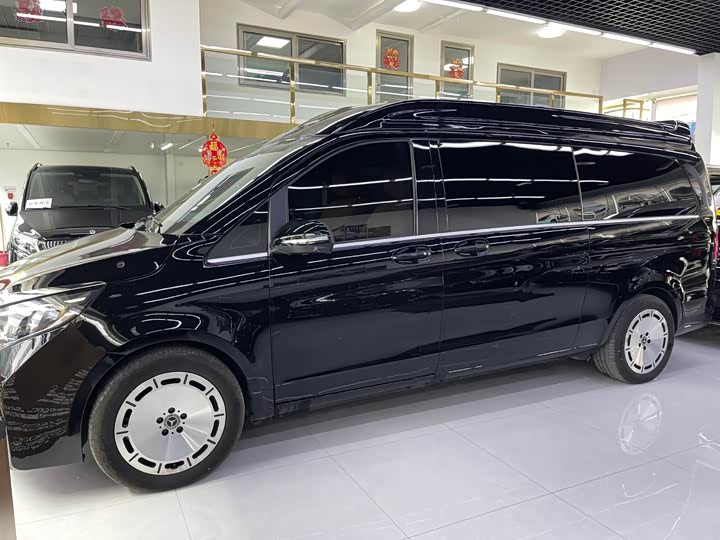 Mercedes-Benz V-Class 2024 2024款 V 300 L 长轴距豪华版