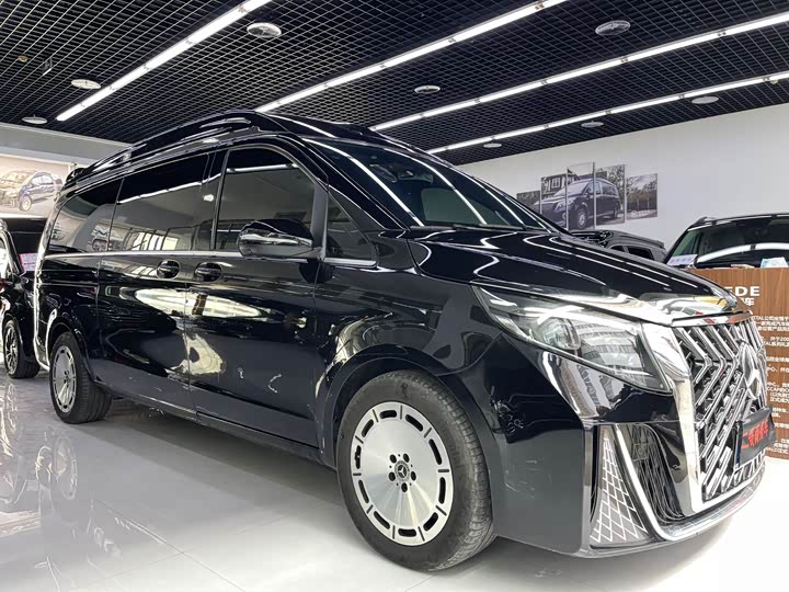 Mercedes-Benz V-Class 2024 2024款 V 300 L 长轴距豪华版