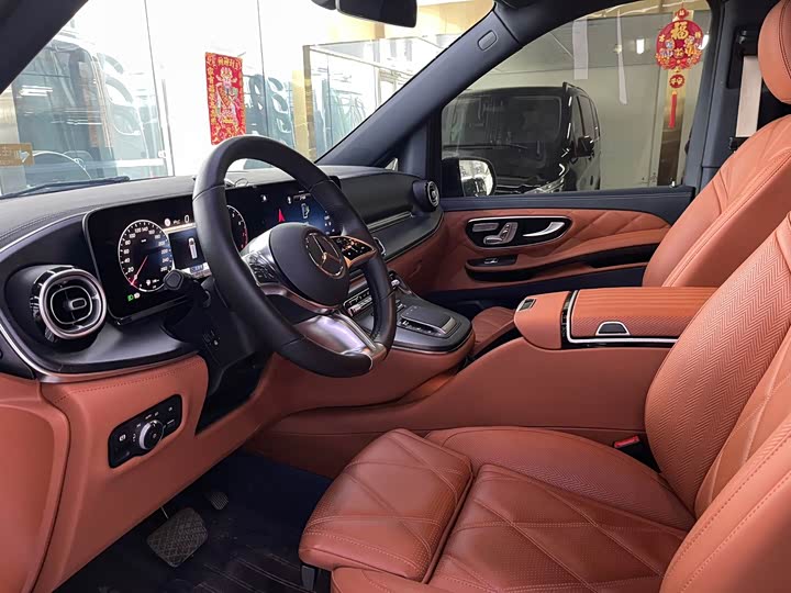 Mercedes-Benz V-Class 2024 2024款 V 300 L 长轴距豪华版