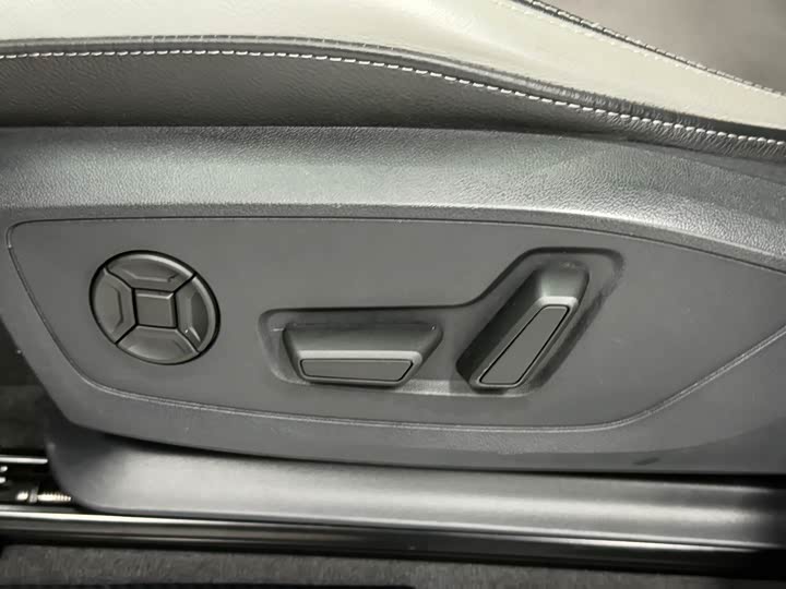 Zdjęcie 8 - Audi Q3