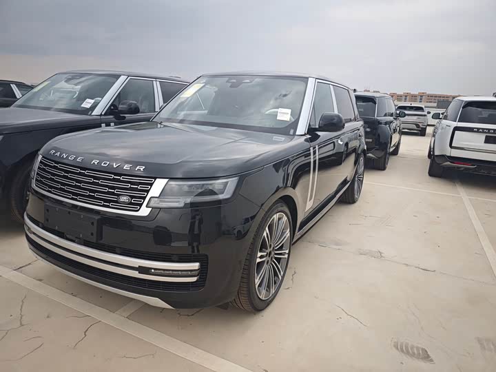 Land Rover Range Rover 2026 2026款 3.0 L6 400PS SE长轴版