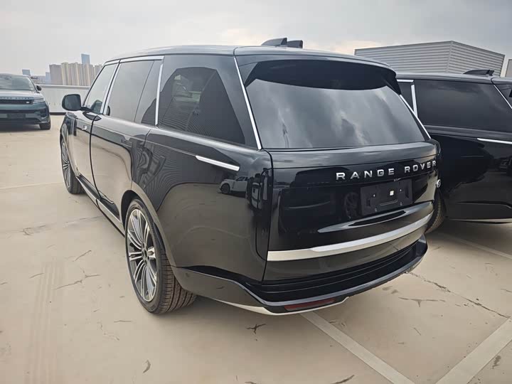 Land Rover Range Rover 2026 2026款 3.0 L6 400PS SE长轴版
