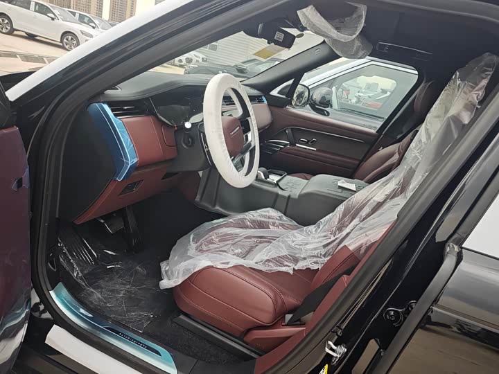 Land Rover Range Rover 2026 2026款 3.0 L6 400PS SE长轴版