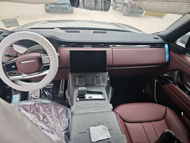 Land Rover Range Rover 2026 2026款 3.0 L6 400PS SE长轴版