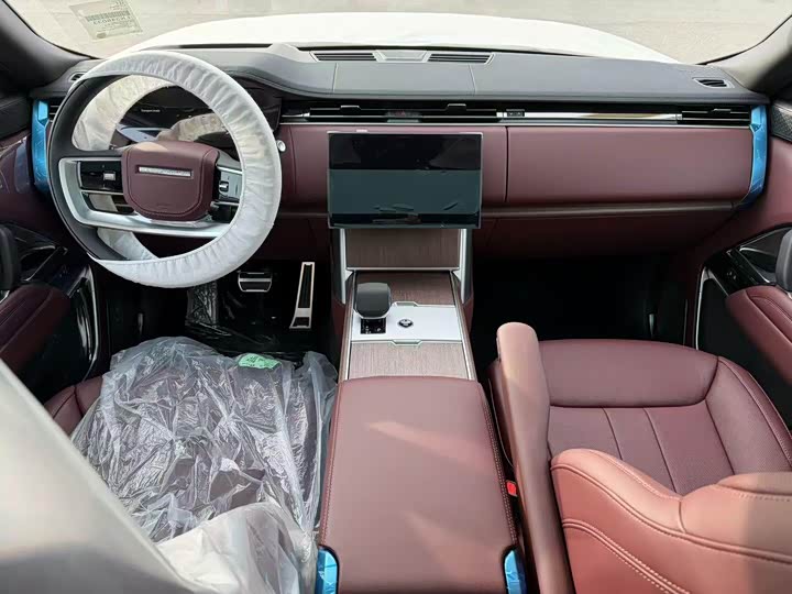 Land Rover Range Rover 2026 2026款 3.0 L6 400PS SE长轴版