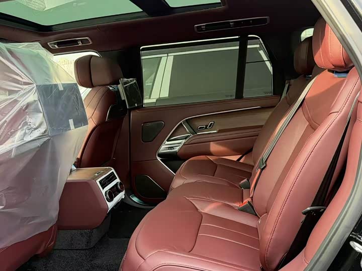 Land Rover Range Rover 2026 2026款 3.0 L6 400PS SE长轴版