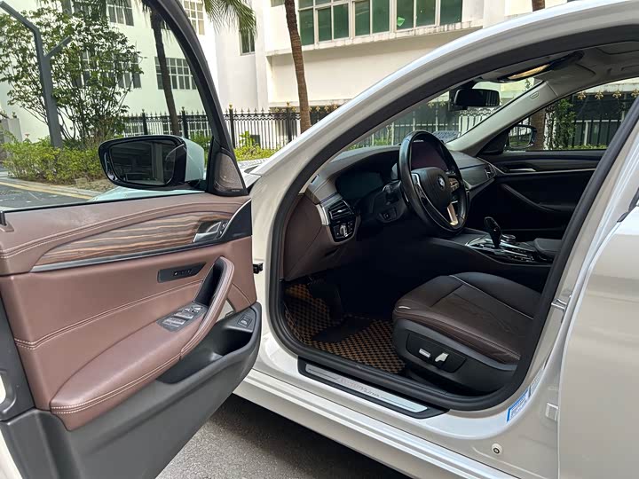 Фото 8 - BMW 5 Series