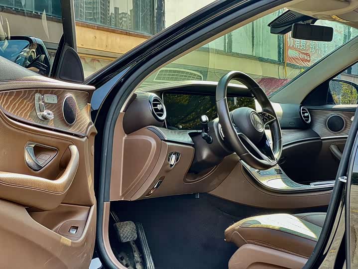 Zdjęcie 4 - Mercedes-Benz E-Class
