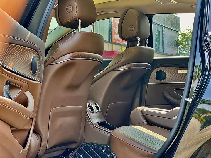 Zdjęcie 6 - Mercedes-Benz E-Class