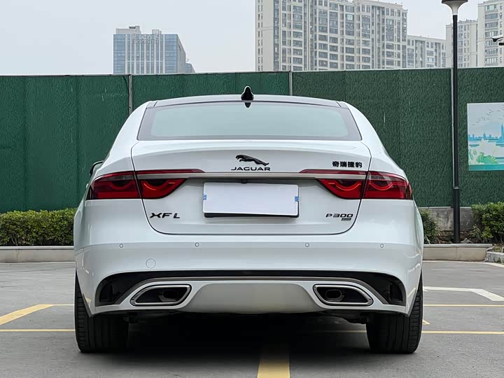 Zdjęcie 4 - Jaguar XF L