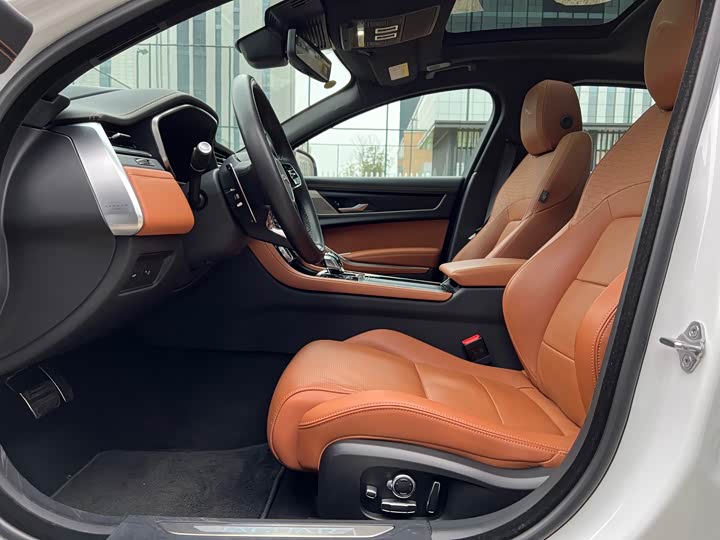 Zdjęcie 6 - Jaguar XF L