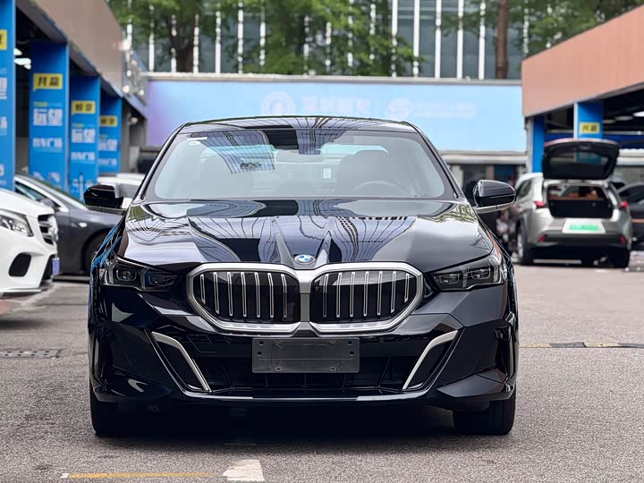 Фото 2 - BMW 5 Series