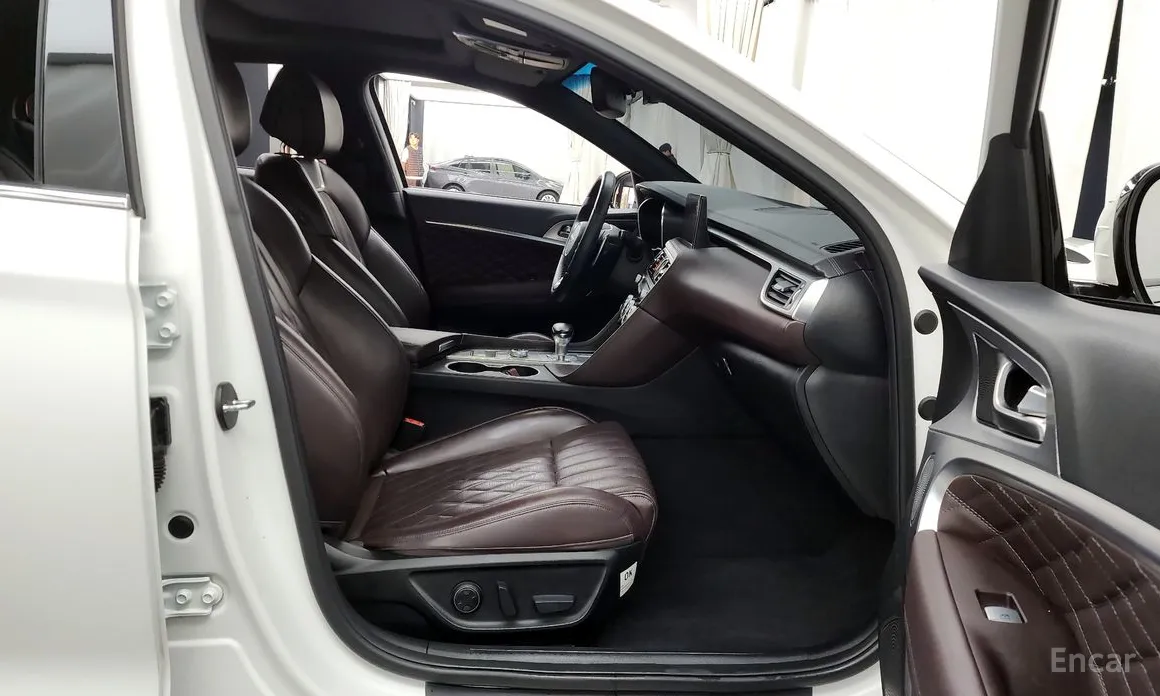 Photo 11 - Genesis G70