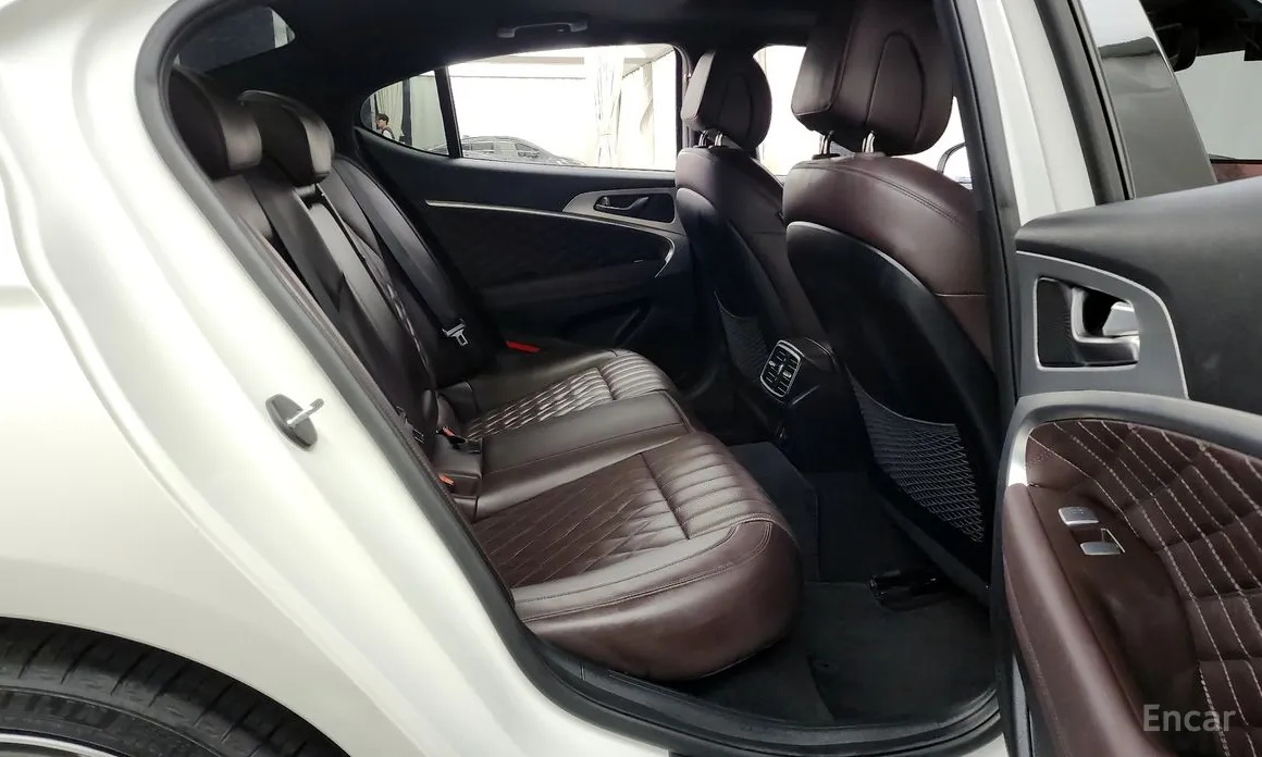 Photo 12 - Genesis G70