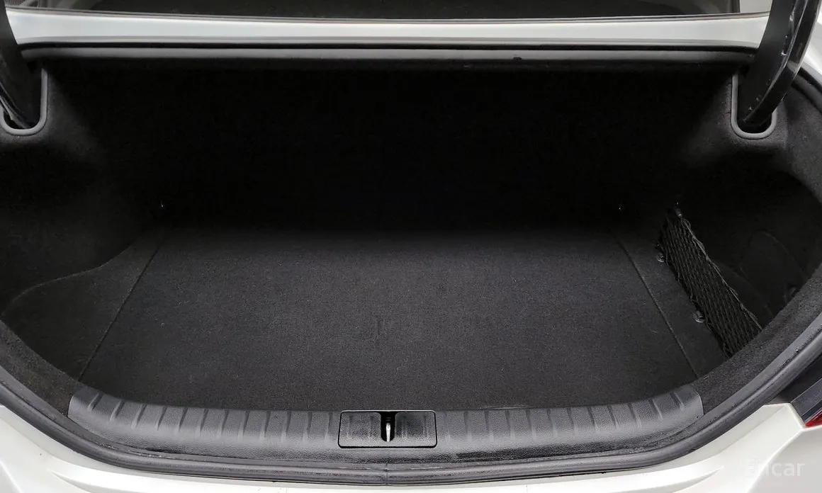 Photo 20 - Genesis G70