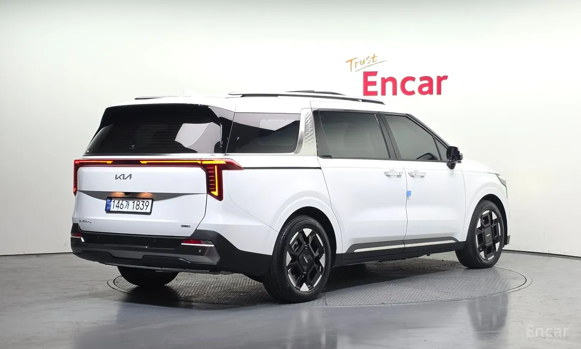 Фото 2 - Kia Carnival