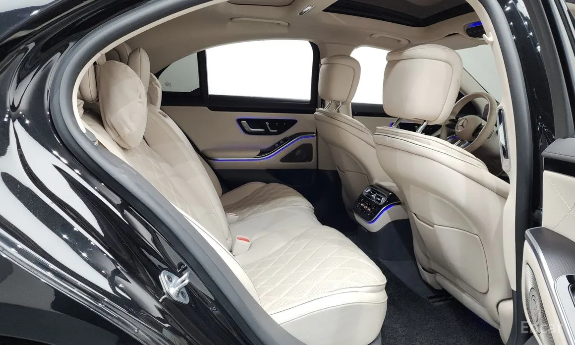 Photo 12 - Mercedes-Benz S-Class
