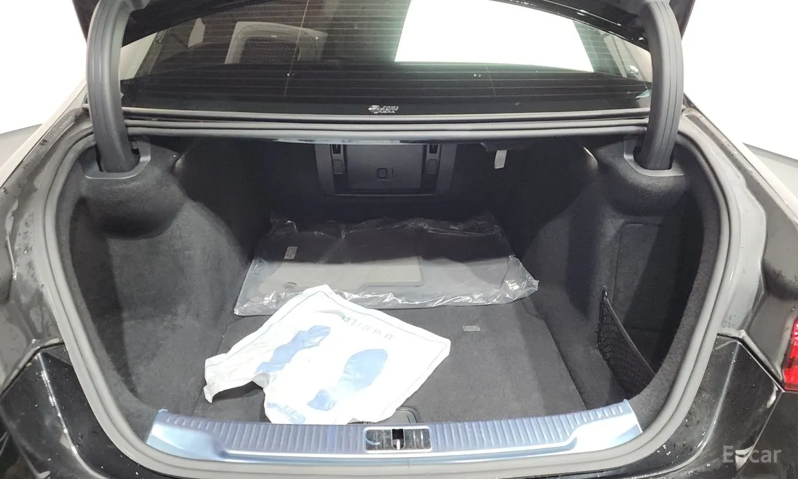 Photo 20 - Mercedes-Benz S-Class