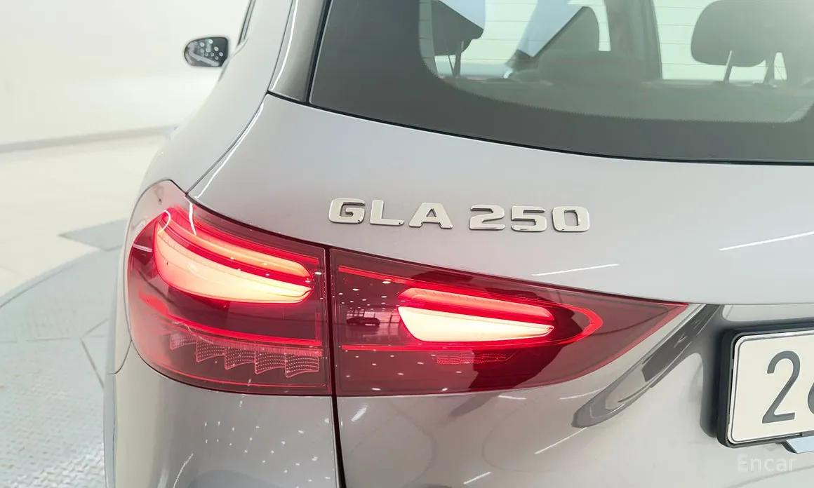 Фото 11 - Mercedes-Benz GLA-Class