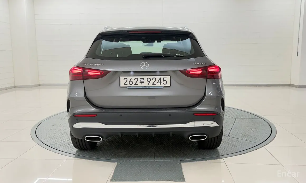 Фото 4 - Mercedes-Benz GLA-Class