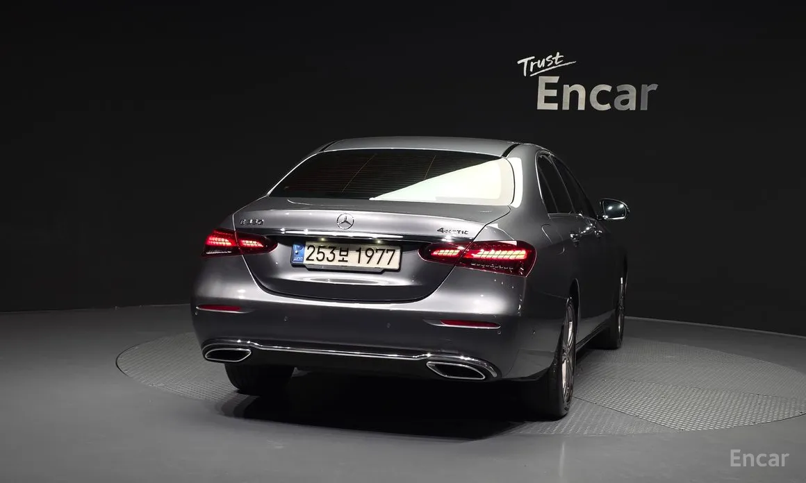 Zdjęcie 4 - Mercedes-Benz E-Class