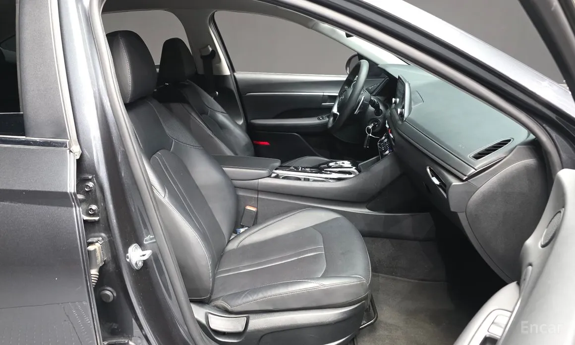 Photo 11 - Hyundai Sonata