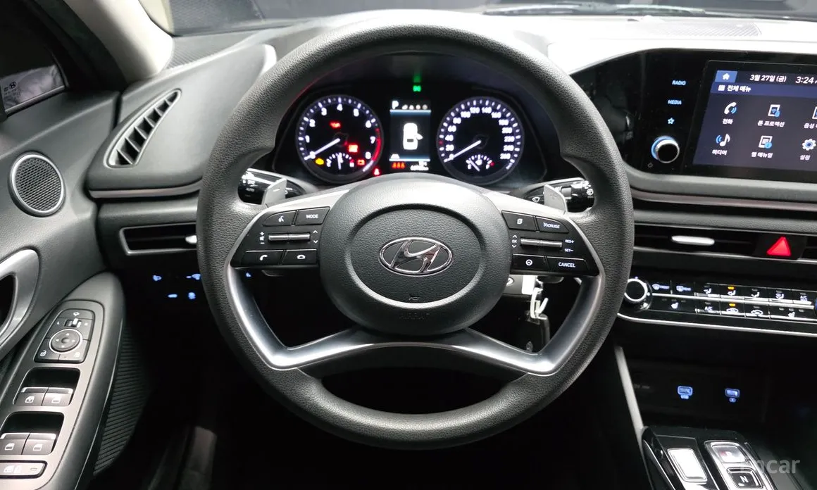 Photo 13 - Hyundai Sonata