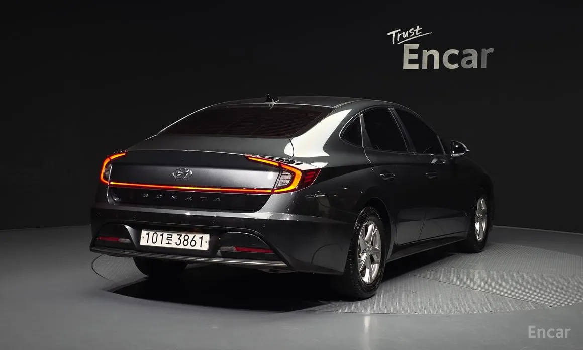 Photo 2 - Hyundai Sonata