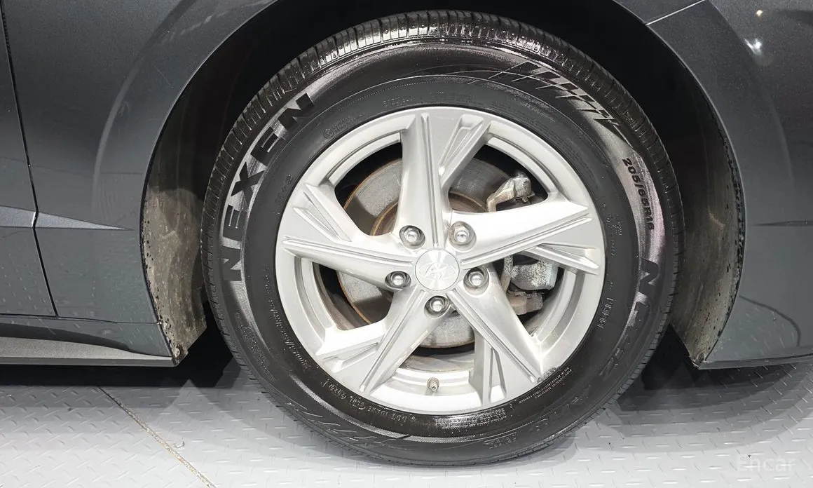 Photo 5 - Hyundai Sonata