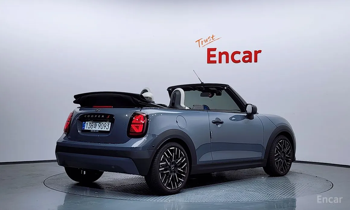 Mini Cooper Convertible 2025 Favoured