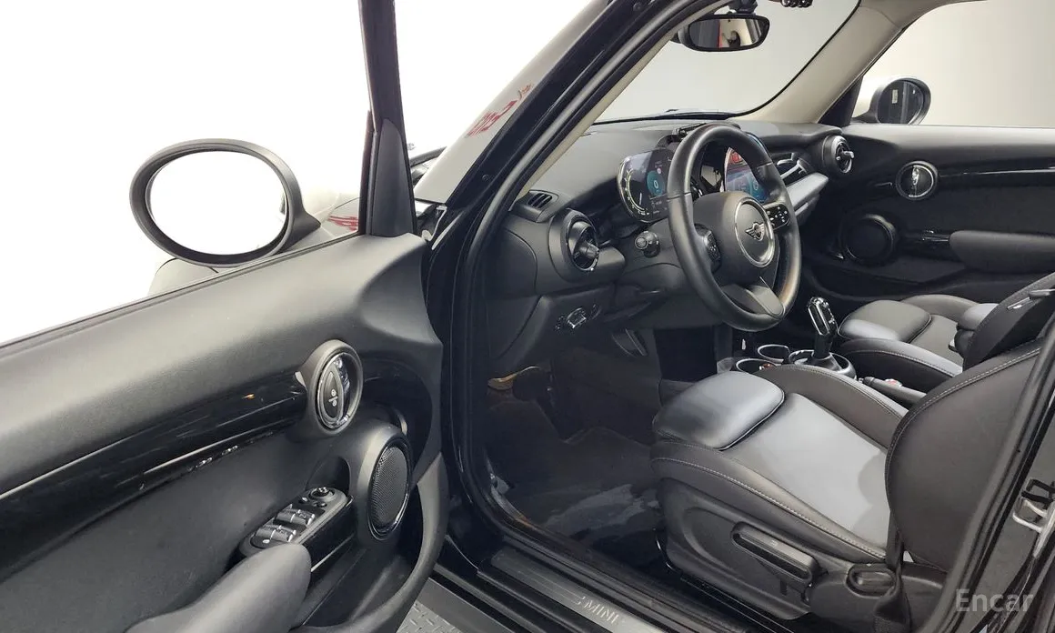Mini Cooper 2001 5Door Classic Plus Launch Pack