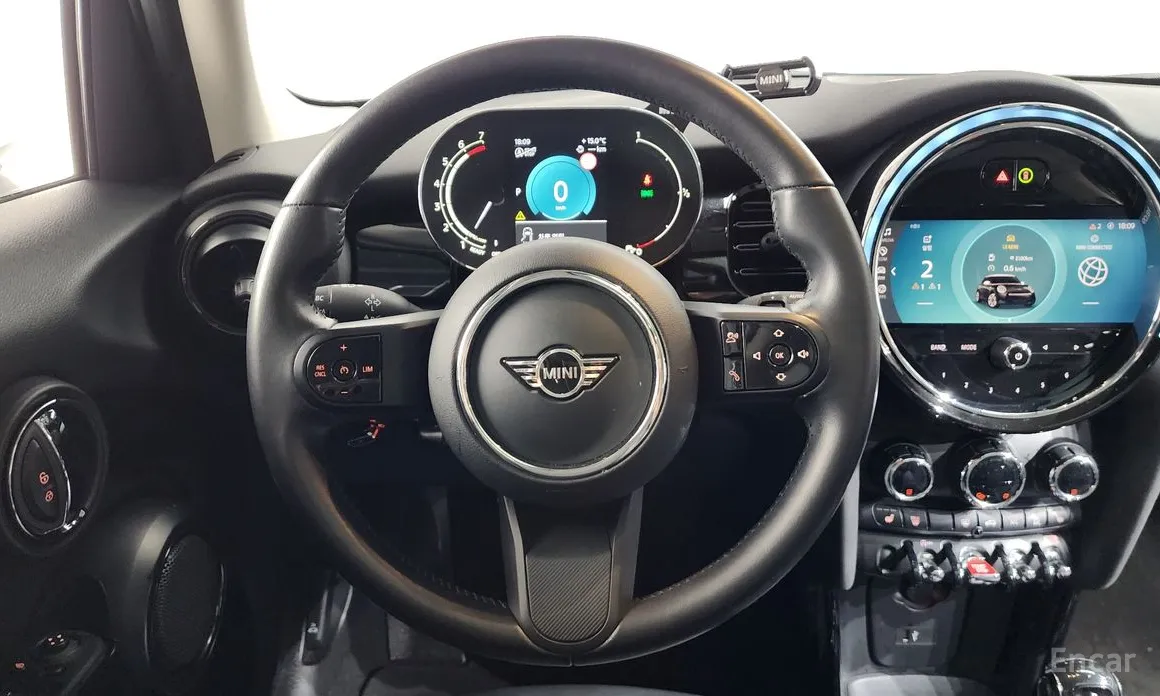 Mini Cooper 2001 5Door Classic Plus Launch Pack