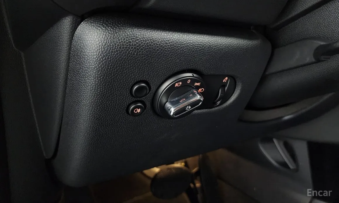 Mini Cooper 2001 5Door Classic Plus Launch Pack