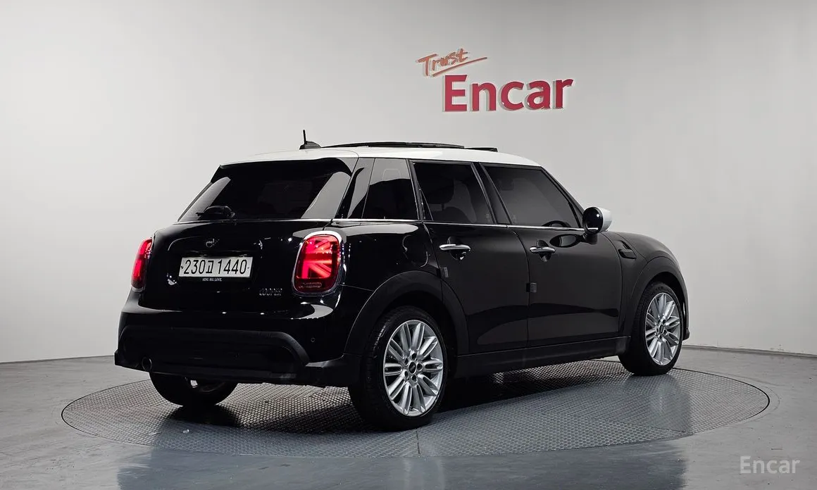 Mini Cooper 2001 5Door Classic Plus Launch Pack