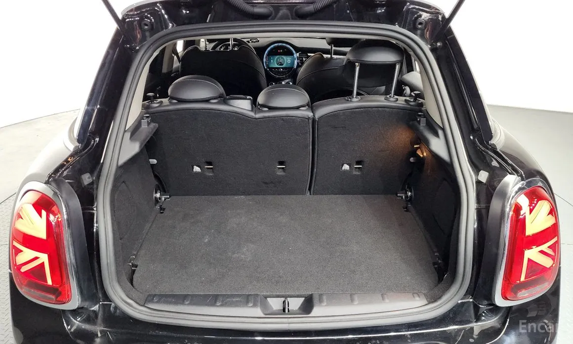 Mini Cooper 2001 5Door Classic Plus Launch Pack